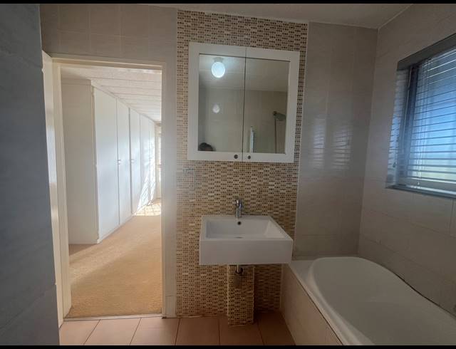 3 bed property to rent in MORNINGSIDE